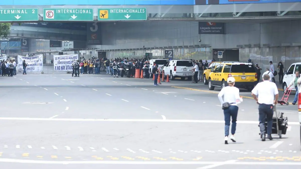 protesta terminal 1 puerta 3 